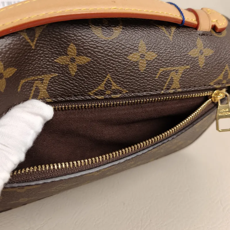 Louis Vuitton Crossbody Bag Pochette Métis East West Monogram PVC Small21.5 × 6 × 13.5 cm — detail view 4 of 13