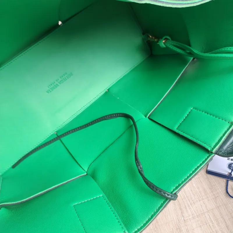 Bottega Veneta Top Handle Bag Arco Woven Tote Bag Green Lambskin Small 30 × 11.5 × 20 cm — detail view 4 of 13