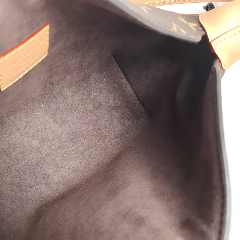 Louis Vuitton Shoulder Bag Pochette Mia Monogram PVC One Size 22 × 8 × 14.5 cm — detail view 1 of 10