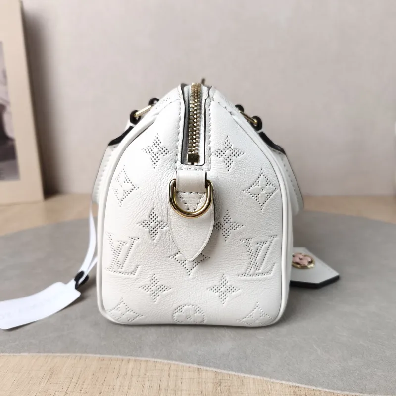 Louis Vuitton Crossbody Bag Speedy20 White Calfskin One Size 20.5 × 12 × 13.5 cm — detail view 7 of 12