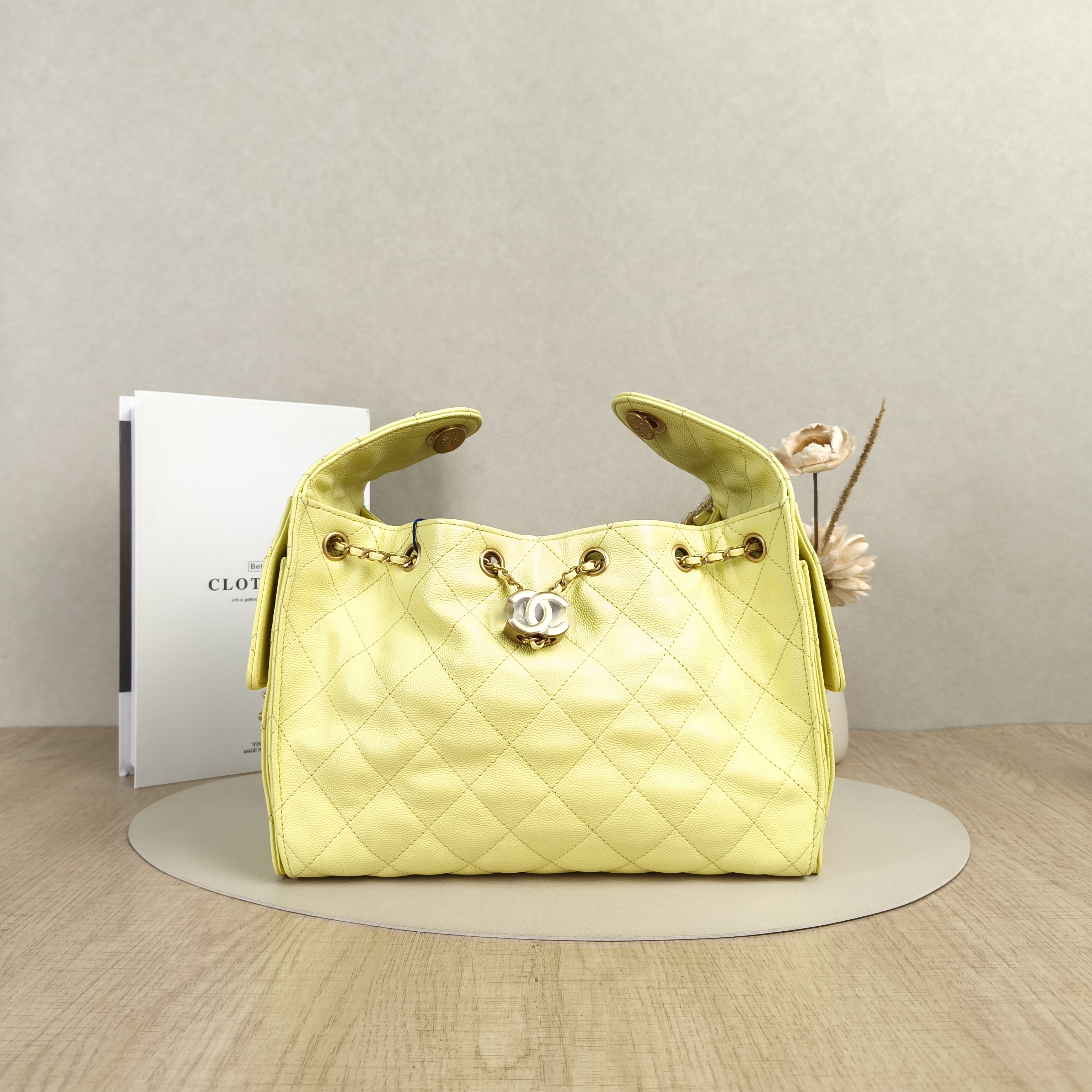 Chanel Shoulder Bag25Bag Yellow Grained Calfskin Small26 × 14 × 30 cm