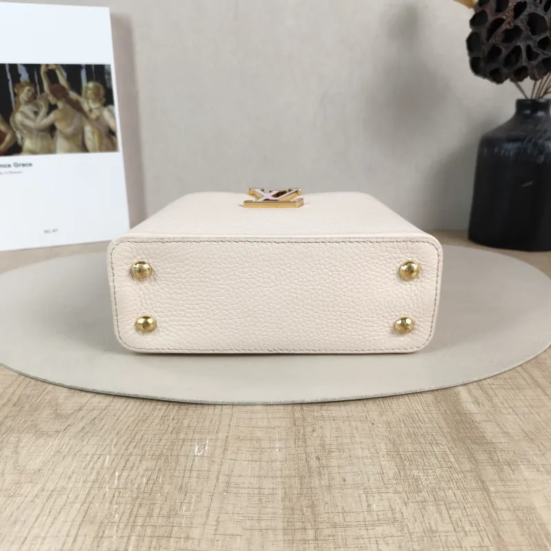 Louis Vuitton Shoulder Bag Capucines Beige Calfskin Mini 21 × 8 × 14 cm — cover view 4 of 5