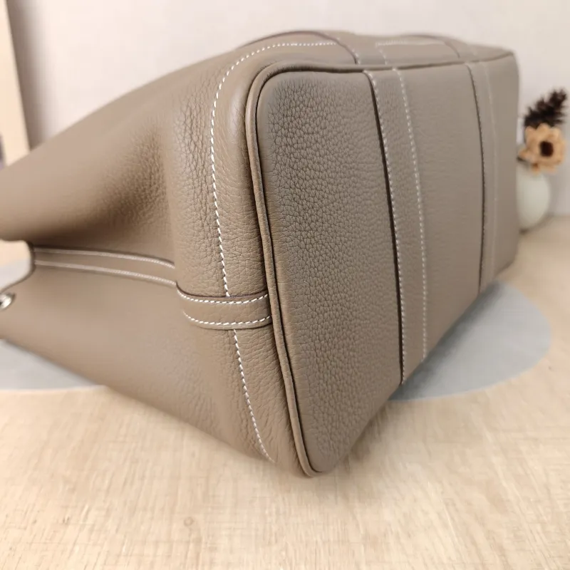 Hermès Top Handle Bag Garden Party 36 36 Negonda Calfskin Large 36 × 17 × 26 cm A — detail view 8 of 12