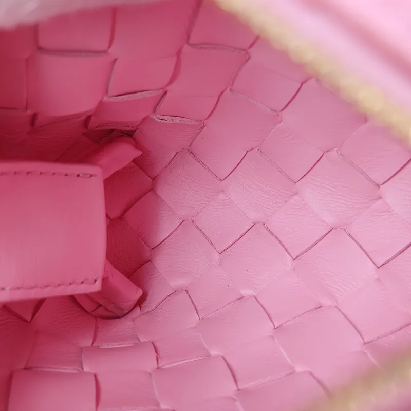 Bottega Veneta Crossbody Bag Loop Camera Bag Pink Lambskin Mini13 × 6 × 9 cm — detail view 6 of 9