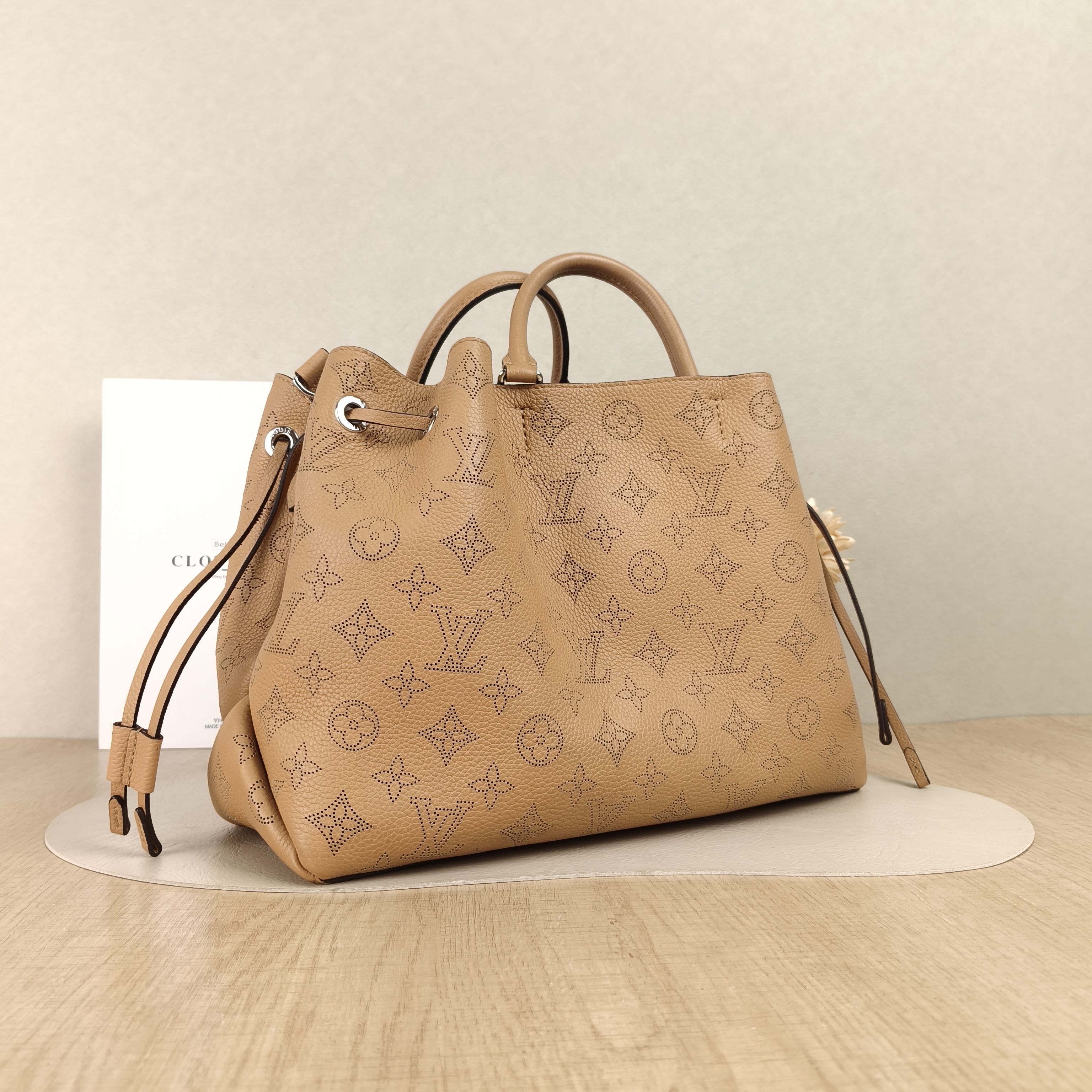 Louis Vuitton Crossbody Bag BELLA TOTE Brown Calfskin One Size32 × 13 × 23 cm — cover view 3 of 5