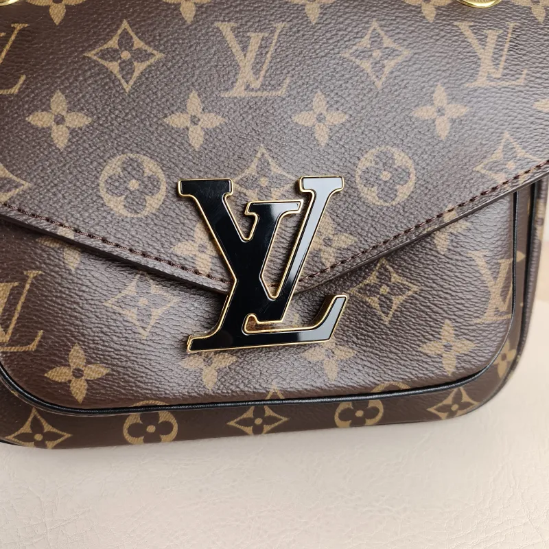 Louis Vuitton Crossbody Bag Passy Messenger Bag Monogram PVC Small 23 × 9 × 17 cm — detail view 9 of 13