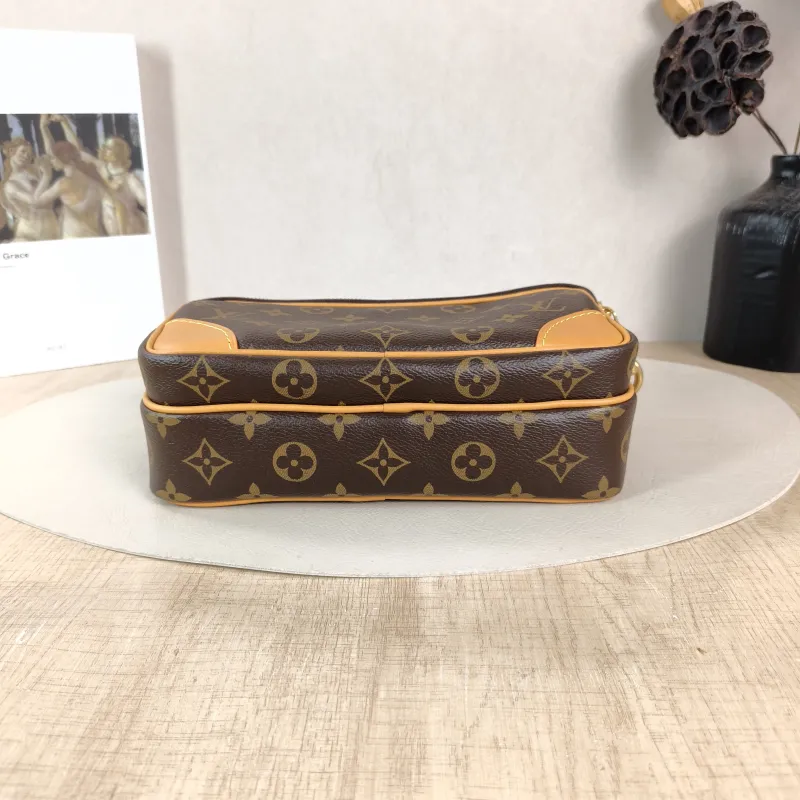 Louis Vuitton Crossbody Bag Nil Messenger Bag Monogram PVC 22 × 7 × 16.5 cm — cover view 4 of 5