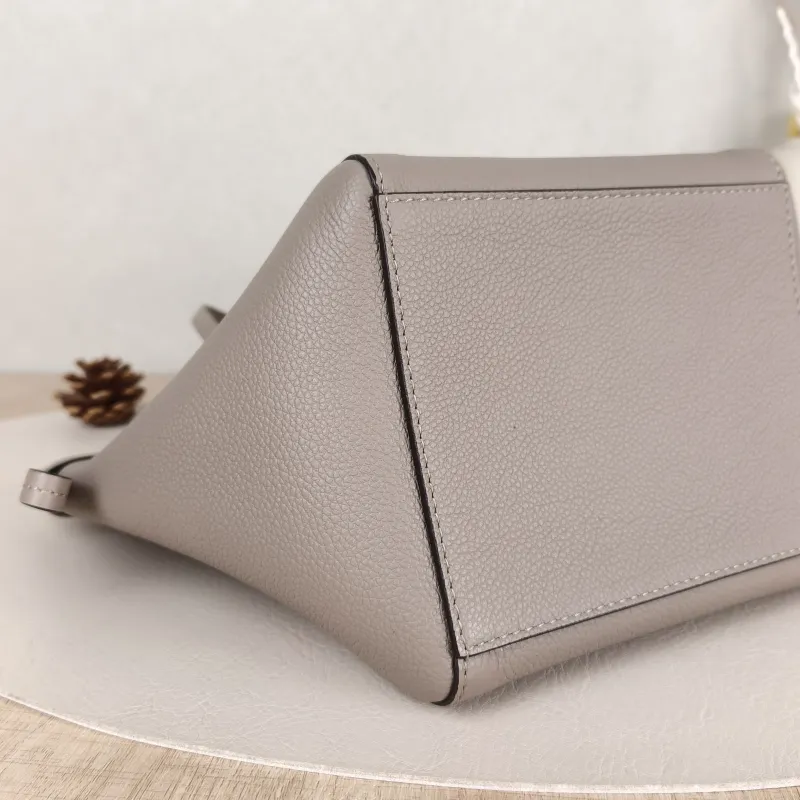 FENDI Crossbody Bagorigami Grey Calfskinmini18.5 × 15 × 15 cm — detail view 8 of 11