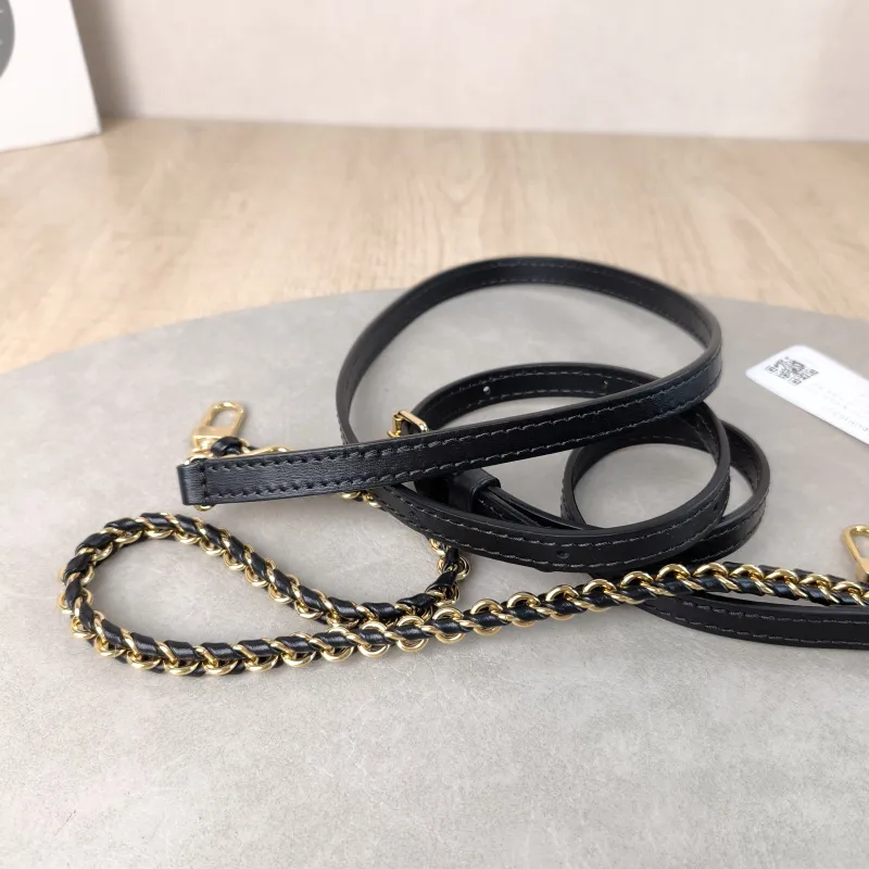 Louis Vuitton Shoulder Bag VANITY POUCH Cosmetic Bag Monogram PVC 19 × 6.5 × 11.5 cm — detail view 8 of 10