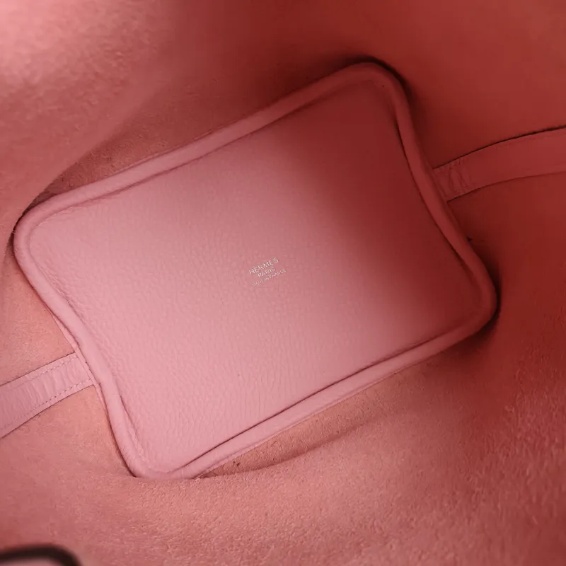 Hermès Top Handle Bag Picotin Lock 18 18 Taurillon Clemence TC Calfskin Small 18 × 13 × 18 cm K — detail view 4 of 11