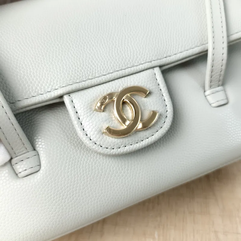 Chanel Shoulder Bag preppy coco Green Grained Calfskinmini17 × 5 × 11.5 cm — detail view 1 of 12