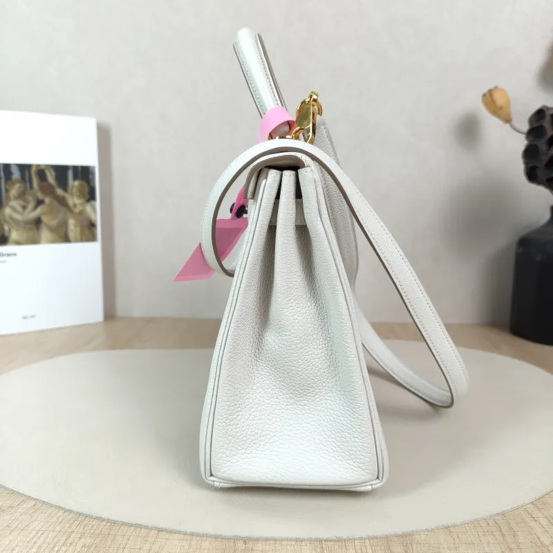 Hermès Shoulder Bag Kelly 25 Gold-Tone Hardware Grey Togo Calfskin Small25 × 7 × 17 cm — detail view 2 of 14