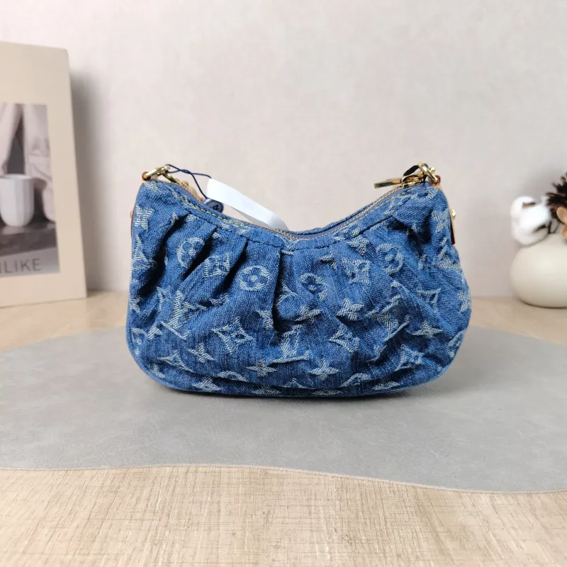 Louis Vuitton Shoulder Bag Pochette Valley Blue One Size 21 × 7 × 15 cm — cover view 4 of 6