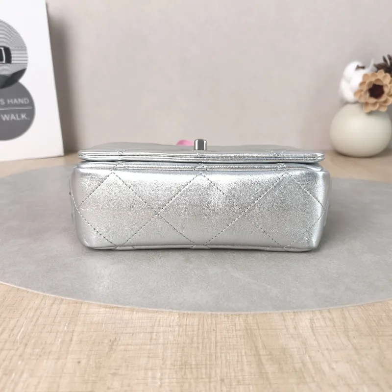 Chanel Shoulder Bag22p Silver Lambskin One Size17.5 × 6 × 12 cm — cover view 4 of 5