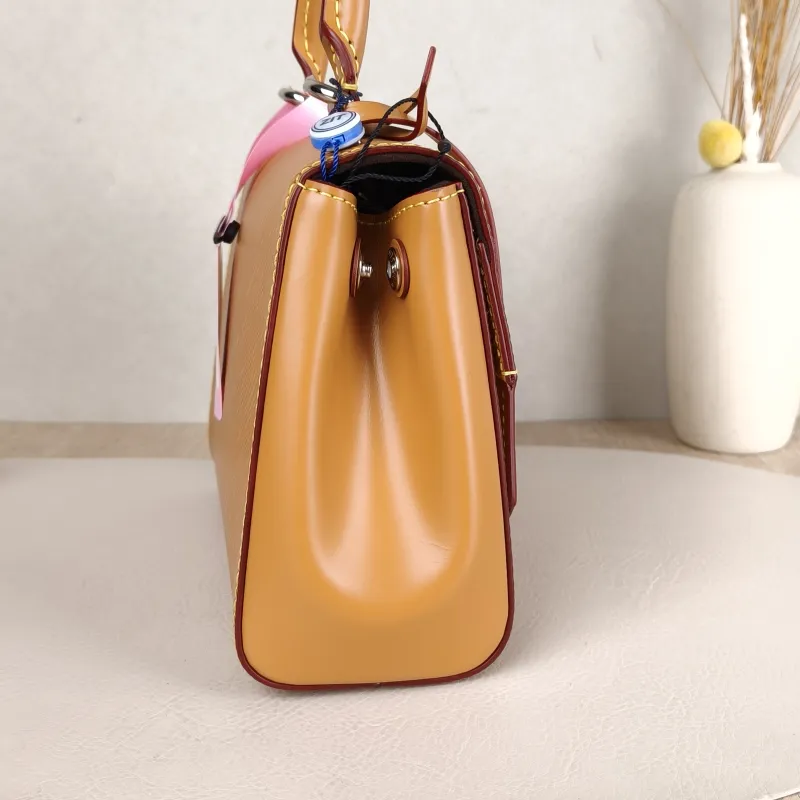 Louis Vuitton Crossbody Bag CLUNY Caramel Epi Embossed Calfskinmini20 × 7.5 × 16 cm — detail view 12 of 15