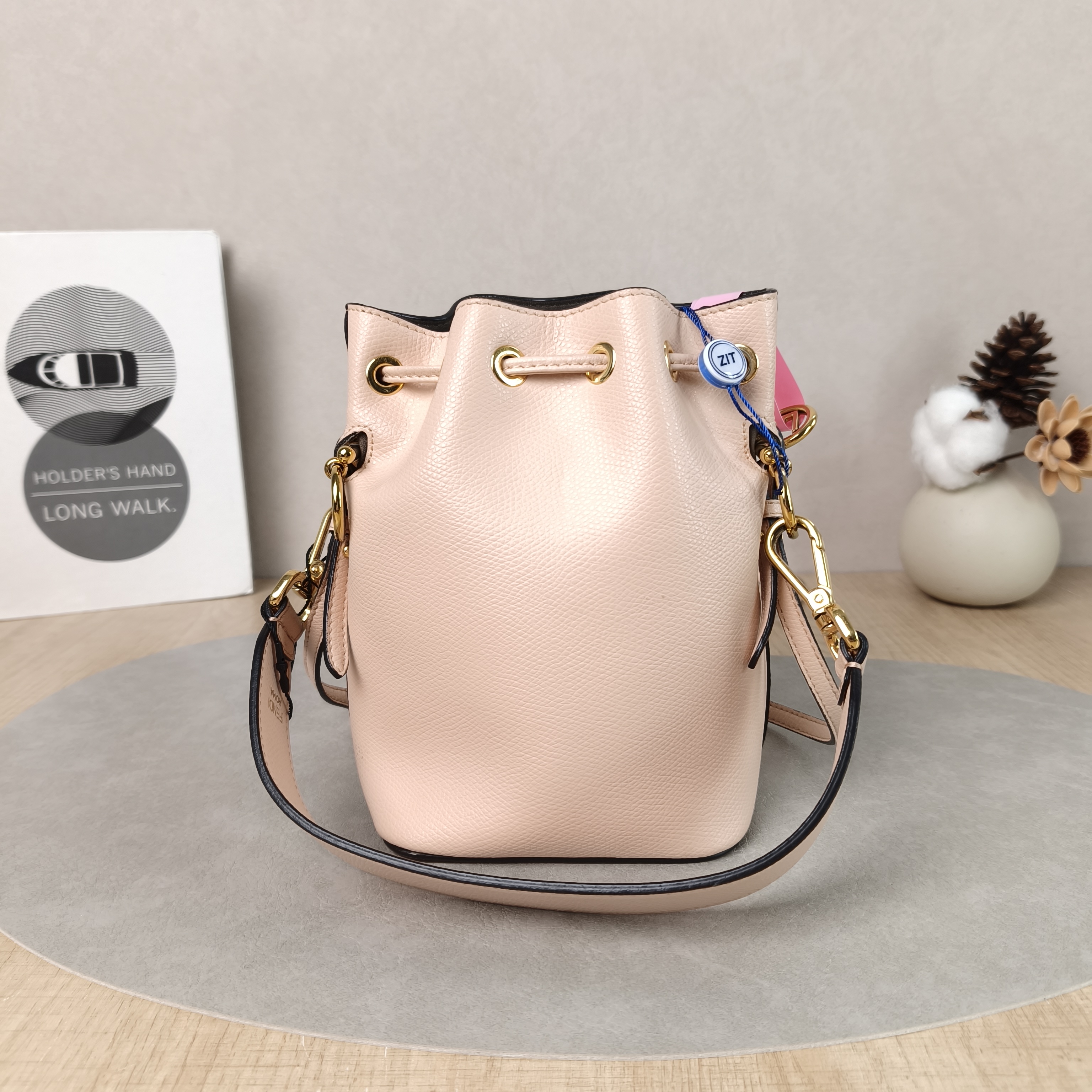 FENDI Crossbody Bag Mon Tresor Bucket Bag Pink Calfskinmini12 × 10 × 18 cm — cover view 3 of 5