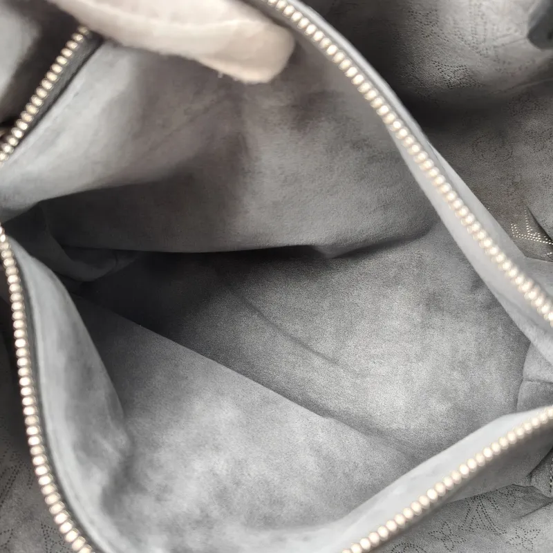 Louis Vuitton Crossbody Bag BELLA TOTE Black Calfskin One Size 32 × 13 × 23 cm — detail view 12 of 14