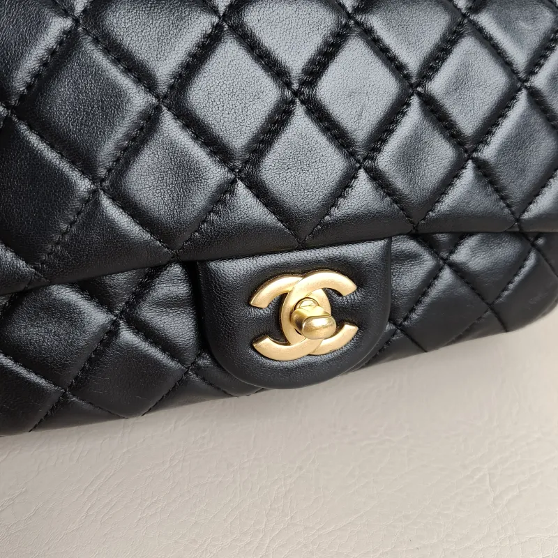 Chanel Crossbody Bag Classic Flap Large Mini CF Mini Black with Gold-Tone Hardware Lambskin mini20 × 6 × 12 cm — detail view 9 of 14