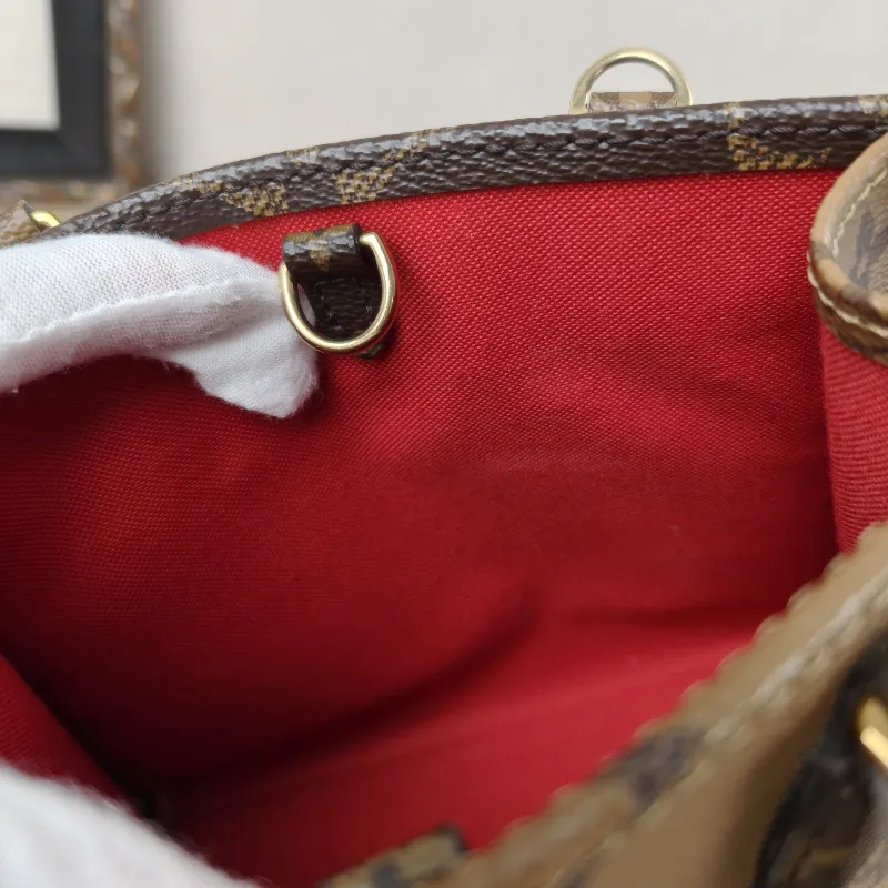 Louis Vuitton Crossbody Bag Onthego BB Monogram PVCBB18 × 8.5 × 15 cm — detail view 1 of 12