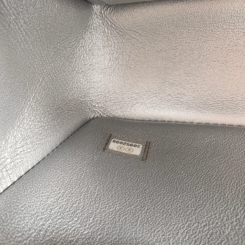 Chanel Crossbody Bag mini Silver Grained Calfskin mini 20 × 6 × 12 cm 30 — detail view 6 of 14
