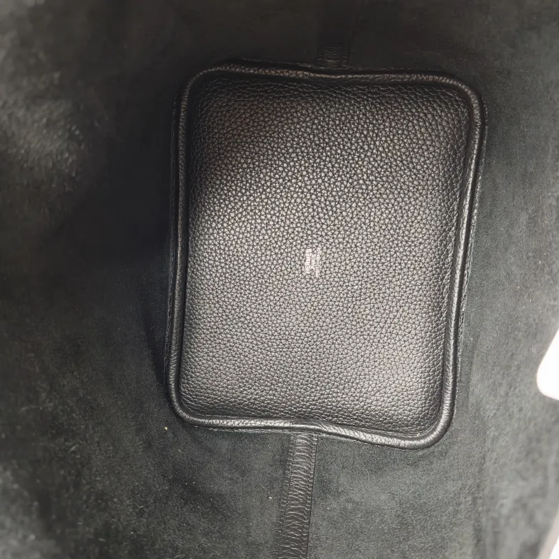 Hermès Top Handle Bag Picotin Lock 22 22Black TC Calfskin Medium22 × 18 × 21 cm — detail view 8 of 18