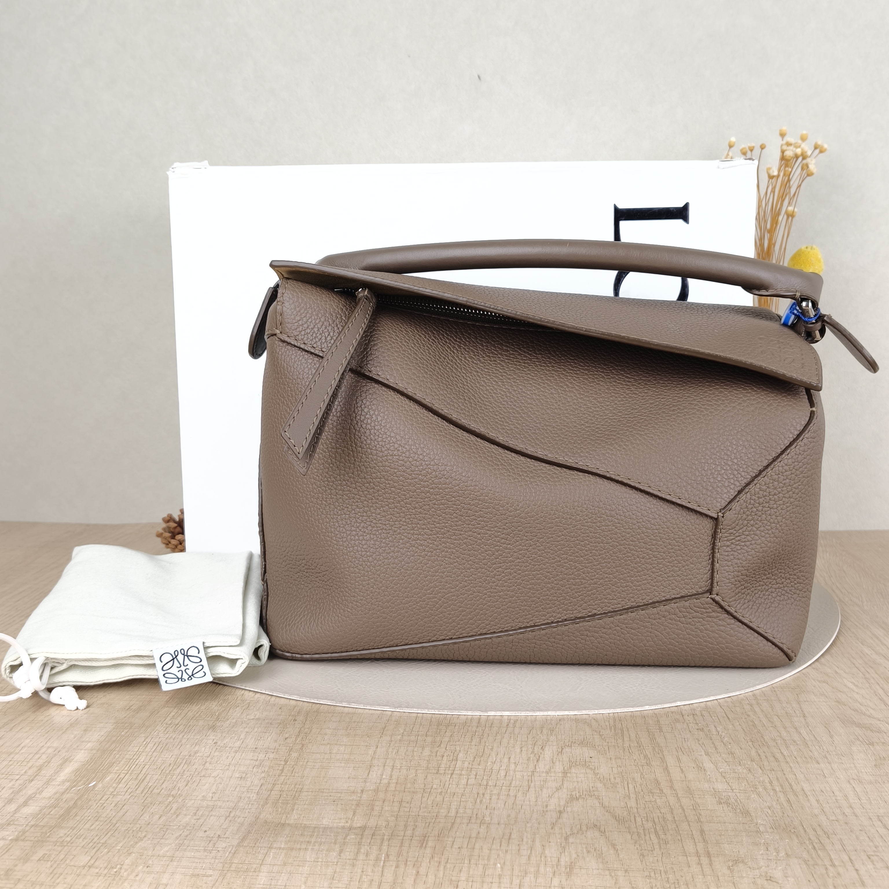 LOEWE Crossbody Bag Puzzle Brown Calfskin Medium29 × 14 × 19.5 cm — cover view 4 of 6
