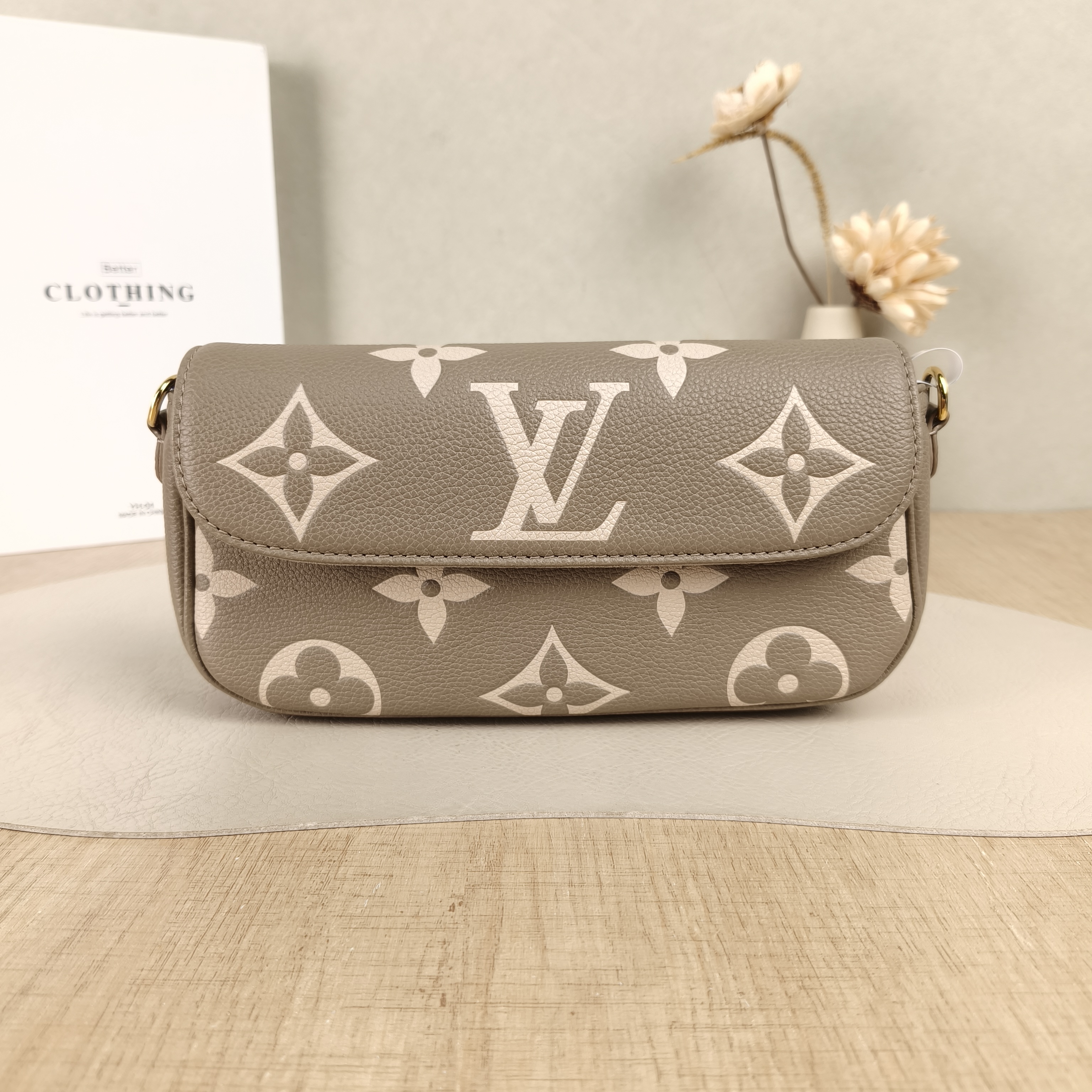 Louis Vuitton Crossbody Bag IVY Empreinte Embossed Calfskin Monogram Small23.5 × 4.3 × 12 cm