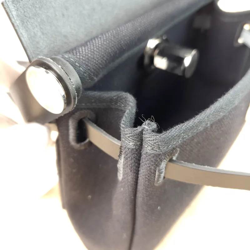 Hermès Crossbody Bag Herbag Zip 20 Black Canvas Mini 20.5 × 7 × 16.5 cm G — detail view 15 of 15