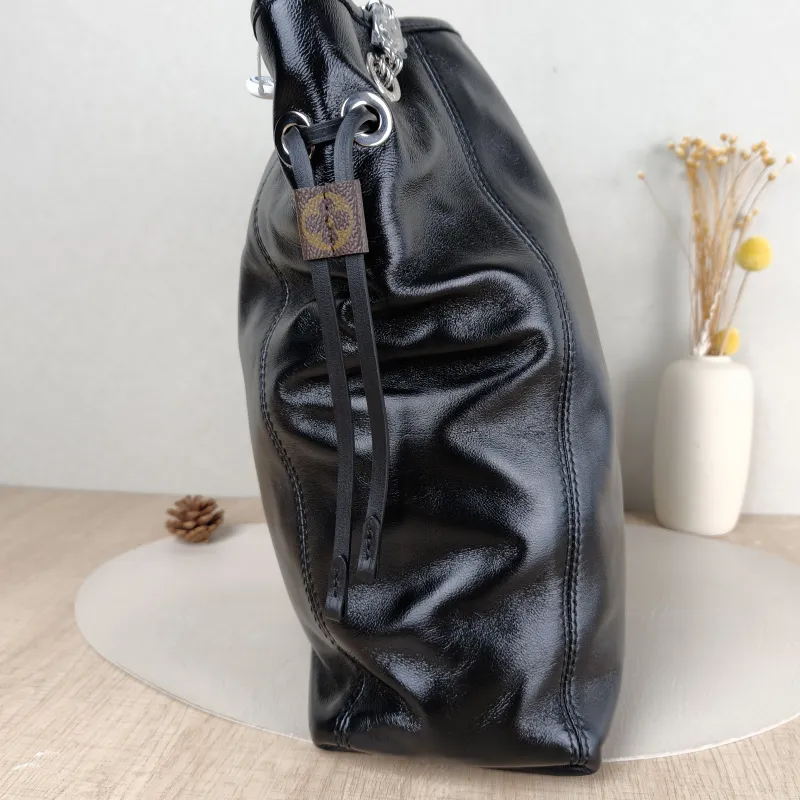 Louis Vuitton Shoulder Bag Off Duty Vibe Chain Bag Black SL ambskin Medium 33 × 11.5 × 24 cm — detail view 3 of 11