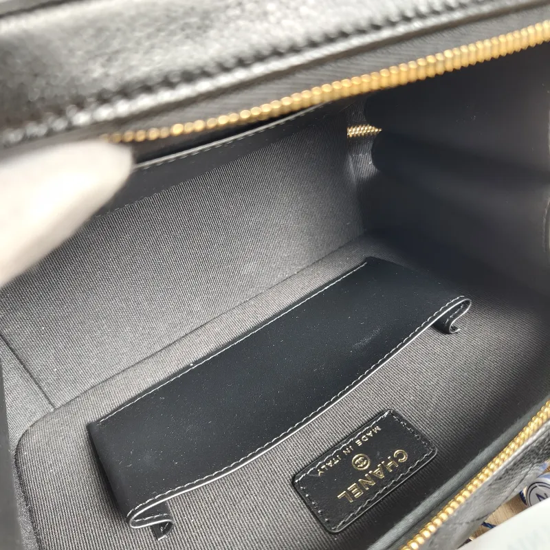 Chanel Crossbody Bag Black Grained Calfskin Mini 19.5 × 8.5 × 12 cm — detail view 9 of 13