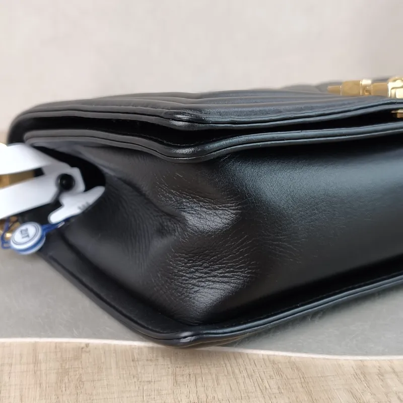 Chanel Crossbody Bag Le Boy​ Black Medium 25 × 9 × 15 cm — detail view 9 of 15