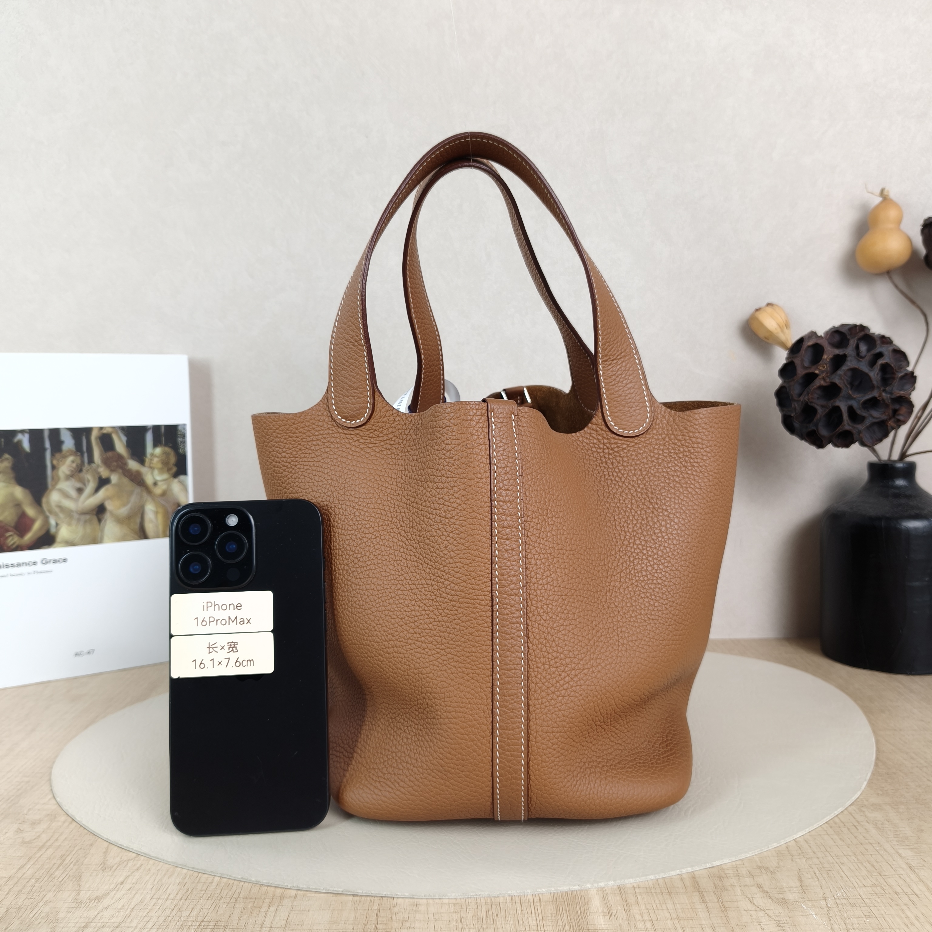 Hermès Top Handle Bag Picotin Lock 22 22 Clemence Taurillon TC Calfskin Medium22 × 18 × 21 cm — cover view 4 of 5