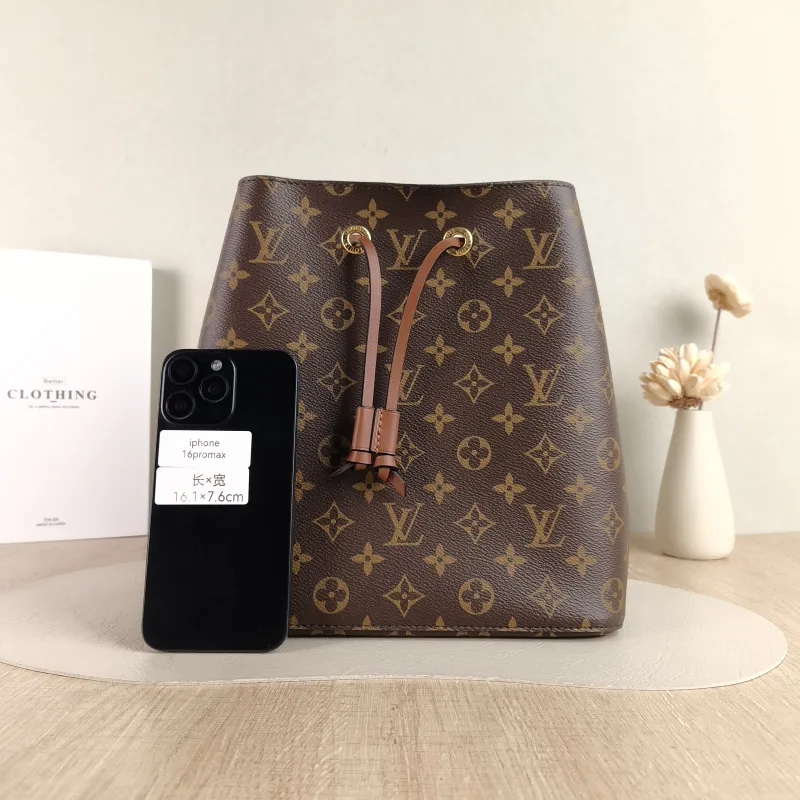 Louis Vuitton Shoulder Bag NÉONOÉ Bucket Bag Caramel PVC Medium 26 × 17.5 × 26 cm — cover view 2 of 6