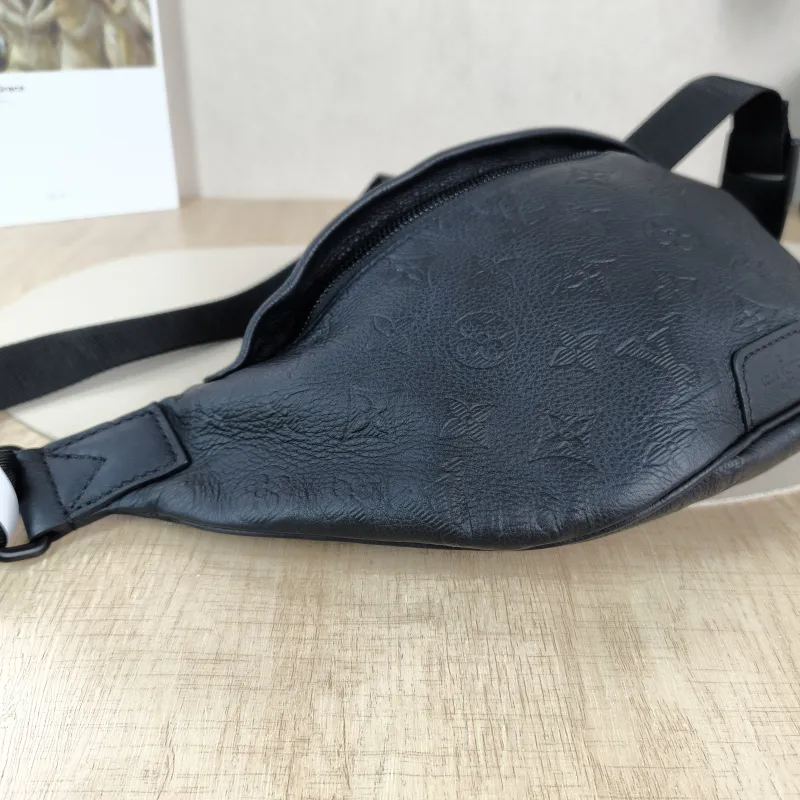 Louis Vuitton Belt Bag DISCOVERY Belt Bag Black Calfskin Small 44 × 9 × 15 cm — detail view 4 of 8