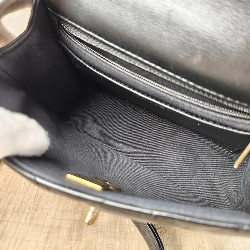 Chanel Crossbody Bag Black Calfskin 18 × 6.5 × 15 cm — detail view 1 of 13