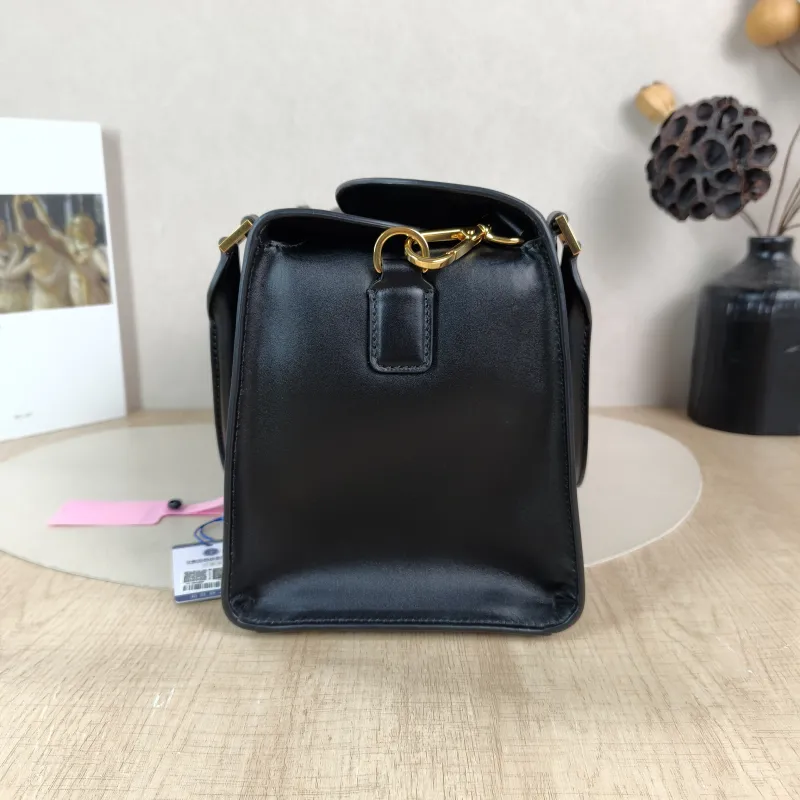 DIOR Crossbody Bag Boston Black Calfskin Medium 26 × 15 × 18 cm — detail view 7 of 10