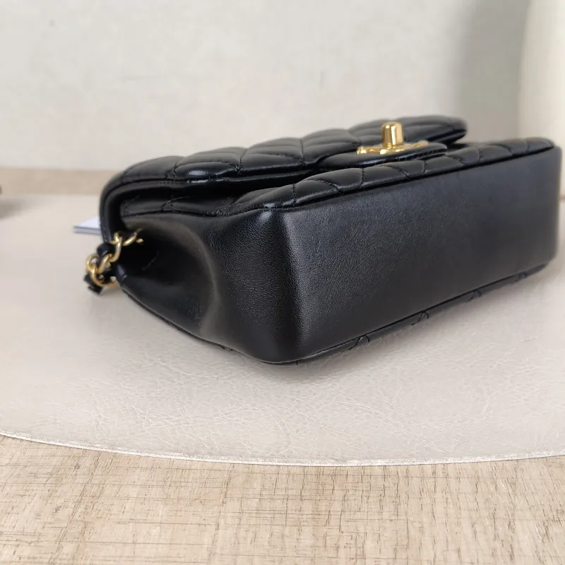 Chanel Crossbody Bag24p Pearl Black Lambskinmini17 × 5 × 12.5 cm — detail view 2 of 14