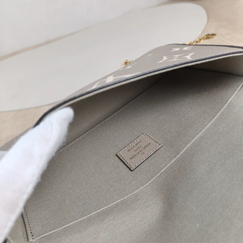 Louis Vuitton Crossbody Bag Pochette Félicie · White Calfskin Small 21 × 3 × 12 cm — detail view 11 of 15