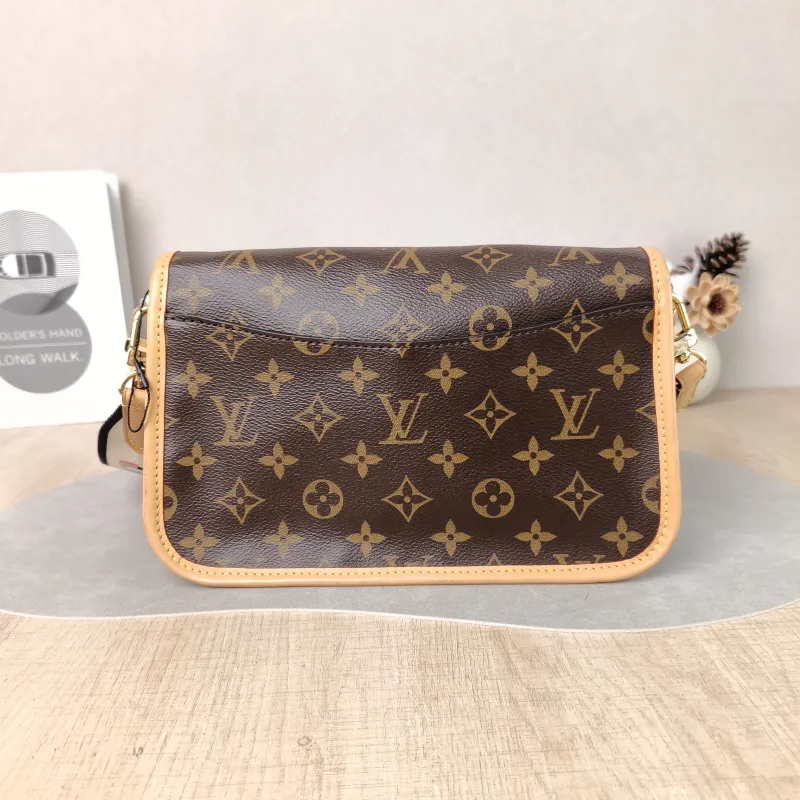 Louis Vuitton Crossbody Bag Diane Baguette Bag Shoulder Strap PVC Small 24 × 9 × 15 cm — cover view 3 of 6
