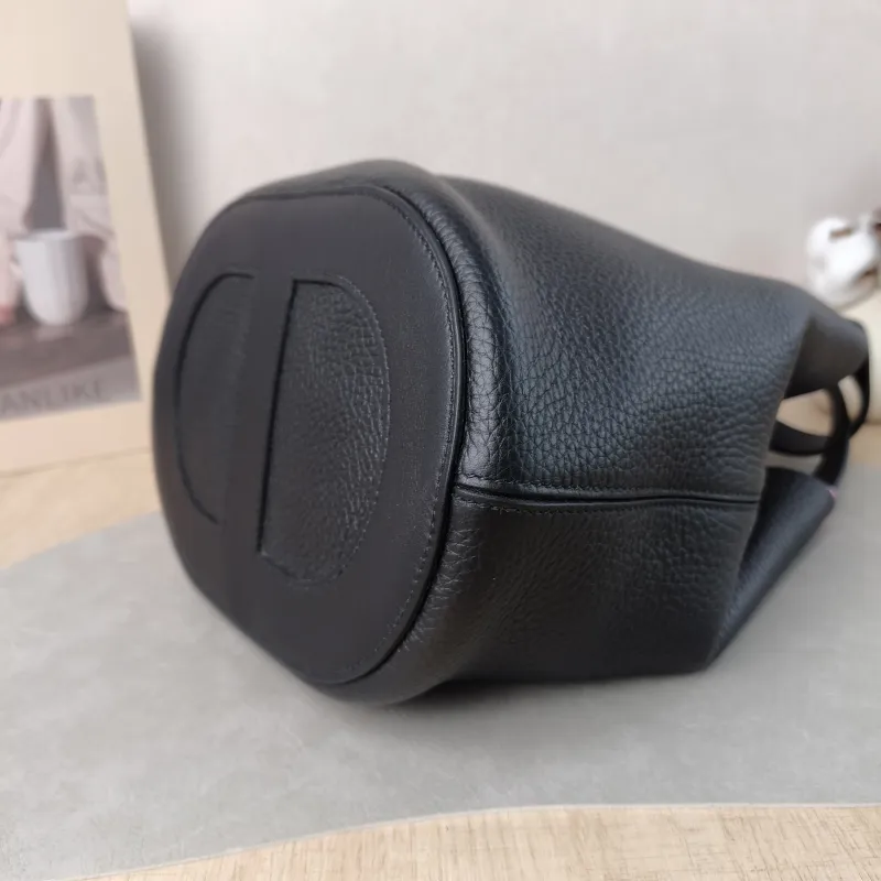 Hermès Top Handle Bag In-the-Loop 23 89Black Taurillon Clemence TC Calfskin Medium 23 × 15 × 25 cm B — detail view 10 of 12
