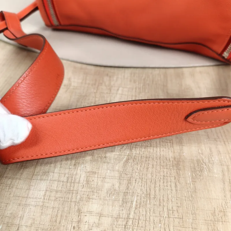 Hermès Crossbody Bag Lindy 30S5 Swift Calfskin30 × 15 × 19 cm — detail view 11 of 11