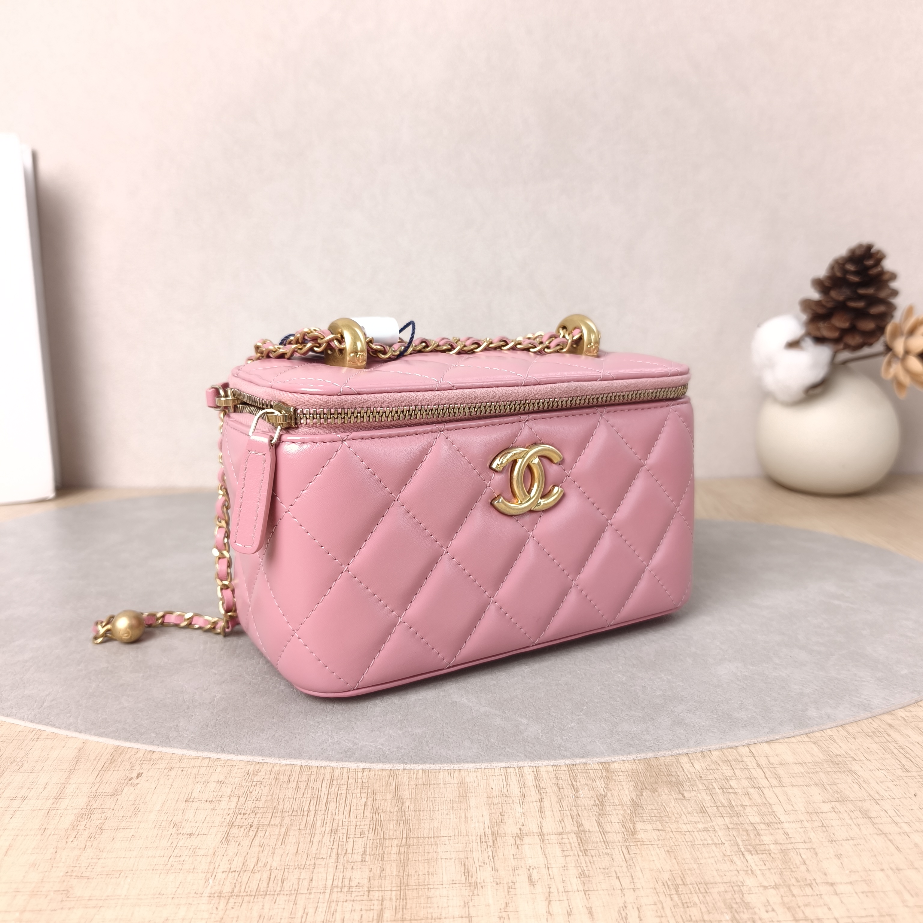 Chanel Crossbody Bag Pink Lambskin One Size17 × 8 × 9.5 cm — cover view 2 of 5