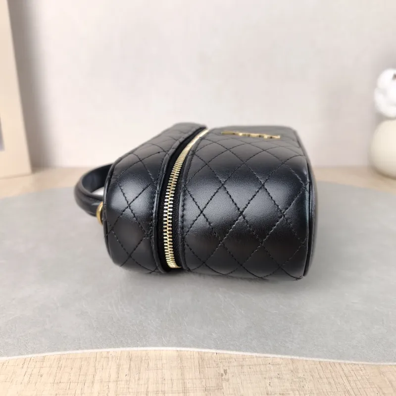 SAINT LAURENT Shoulder Bag Gaby Cosmetic Bag Black Calfskin Medium 18 × 6.5 × 11 cm — detail view 4 of 11