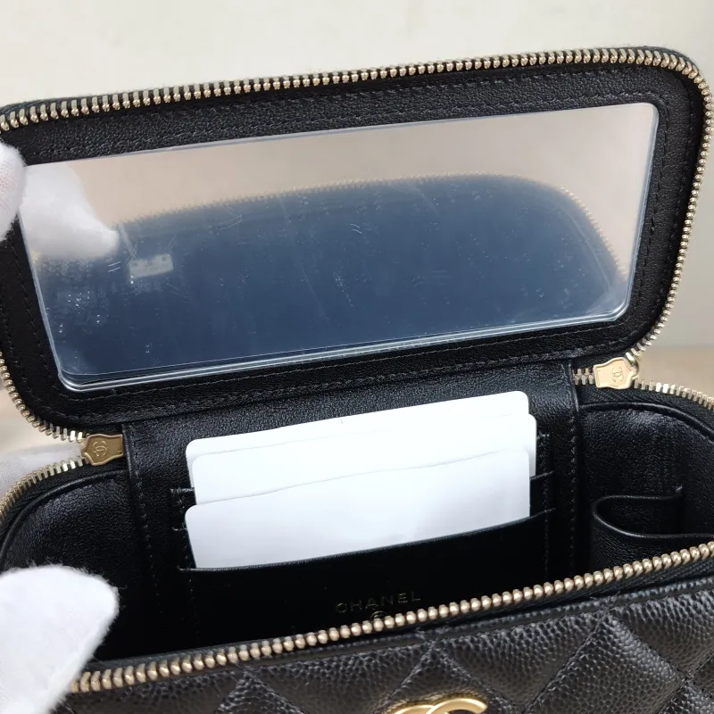 Chanel Crossbody Bag Edition Black Grained Calfskinmini16 × 8 × 9.5 cm — detail view 12 of 15