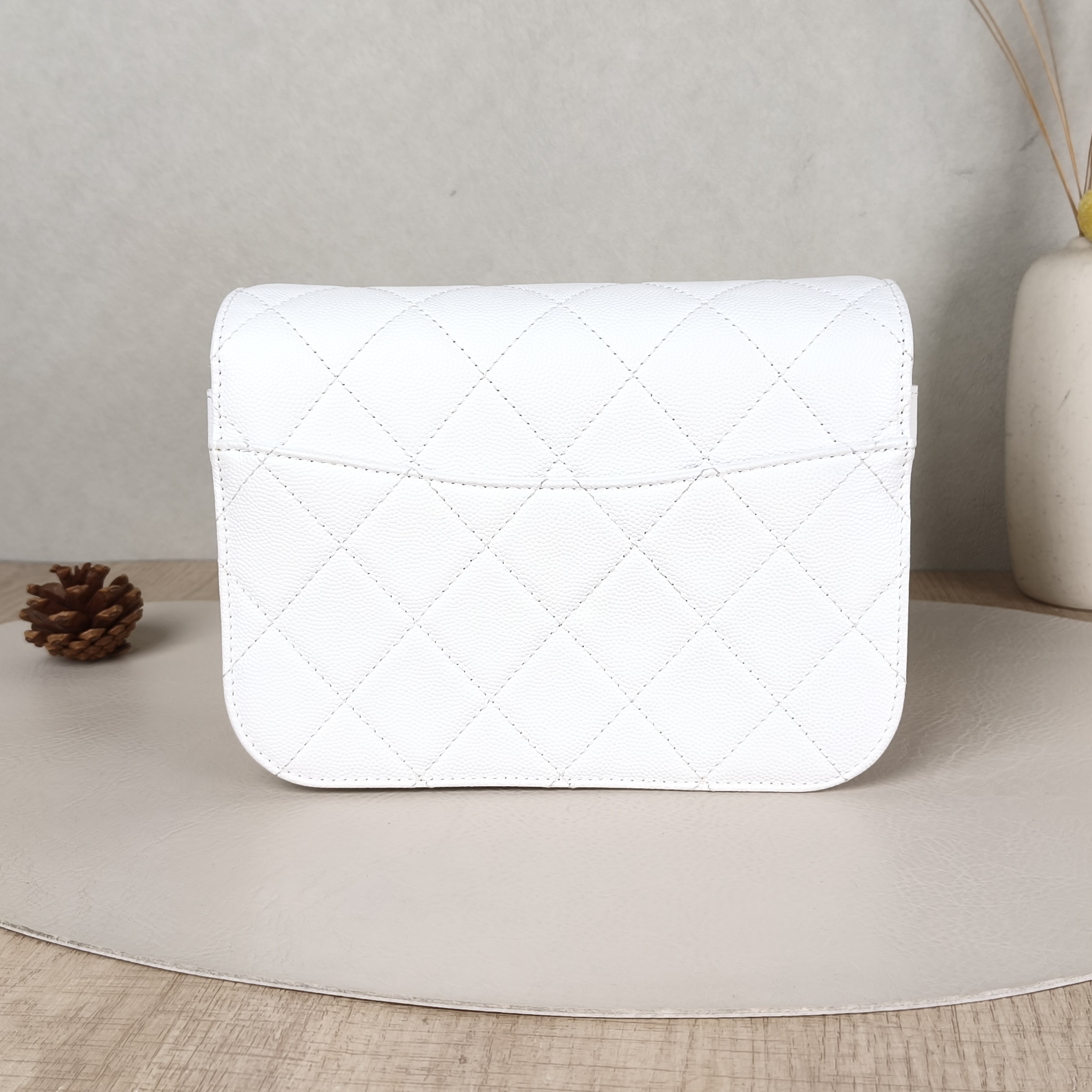 Chanel Crossbody Bag Messenger Bag White Grained Calfskin One Size19 × 10 × 14 cm — cover view 4 of 5