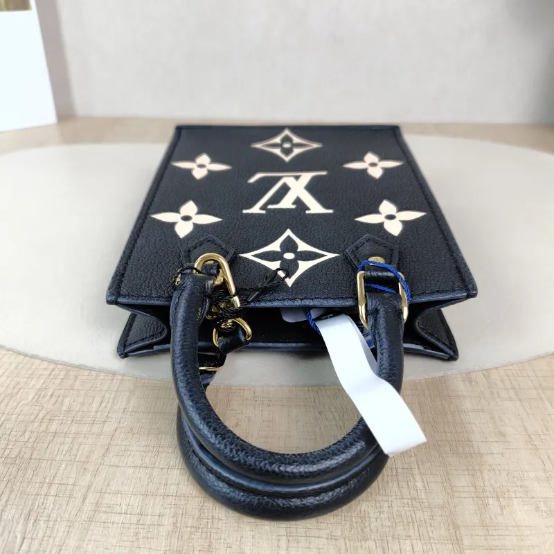 Louis Vuitton Crossbody Bag PETIT SAC PLAT Mini Calfskinmini14 × 5 × 17 cm — detail view 2 of 11