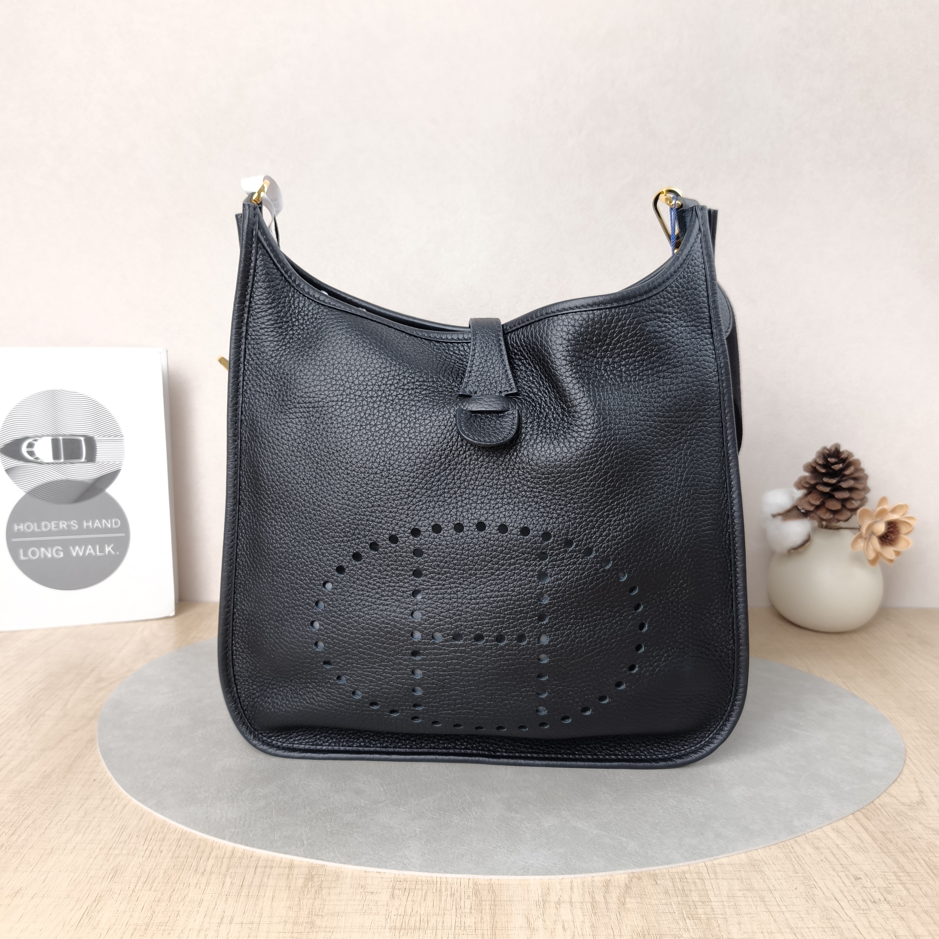 Hermès Crossbody Bag Evelyne 29 29Black Gold-Tone Hardware Clemence Taurillon TC Calfskin Small29 × 8 × 30 cm
