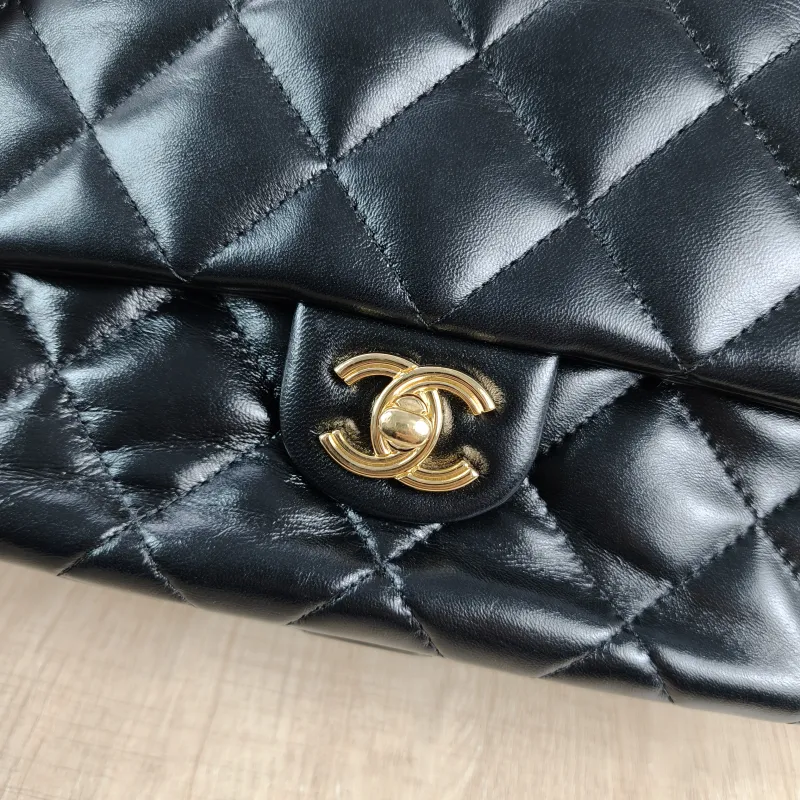 Chanel Crossbody Bag Black SL ambskin Medium25 × 8 × 16 cm — detail view 3 of 12