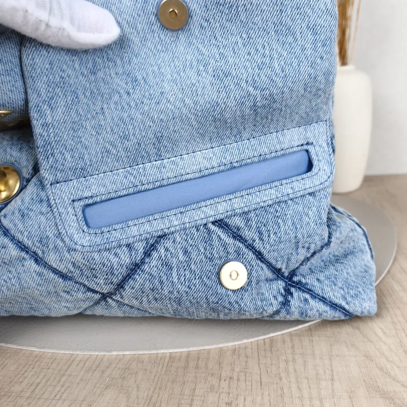 Chanel Shoulder Bag25k Blue One Size35 × 10 × 24 cm — detail view 12 of 17