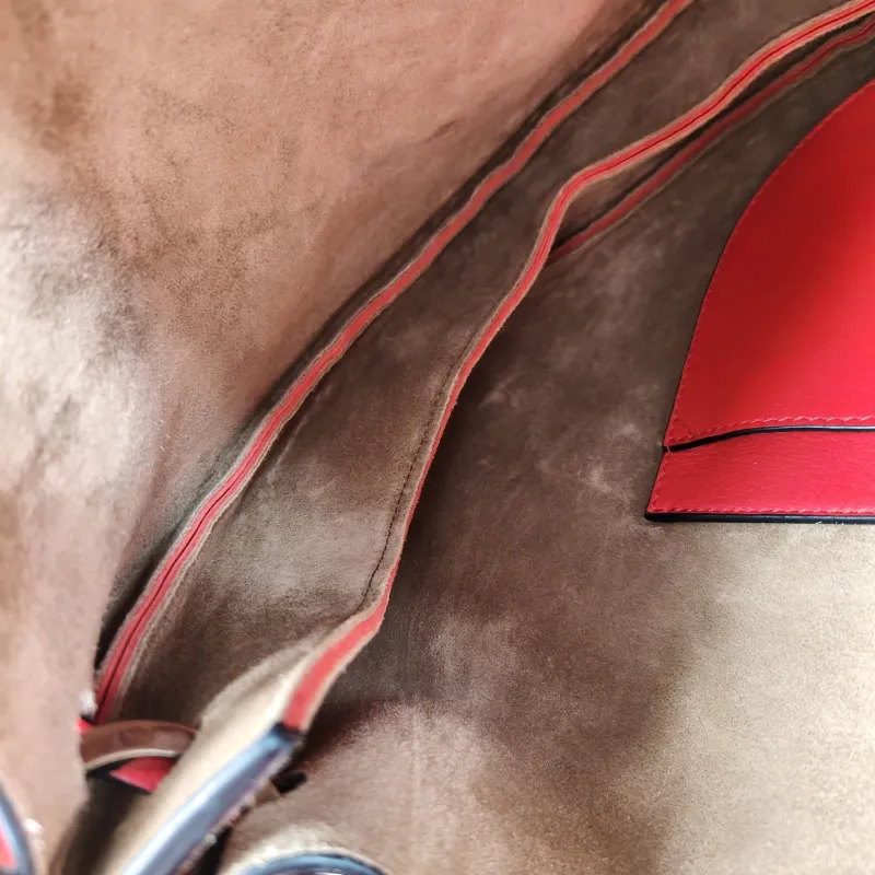 LOEWE Crossbody Bag Crossbody Bag Red Calfskin One Size34 × 9.5 × 28 cm — detail view 6 of 17